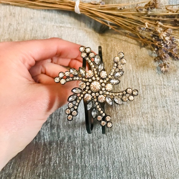 NWOT BR GUNMETAl BEJEWELLED BRACELET - Picture 3 of 11